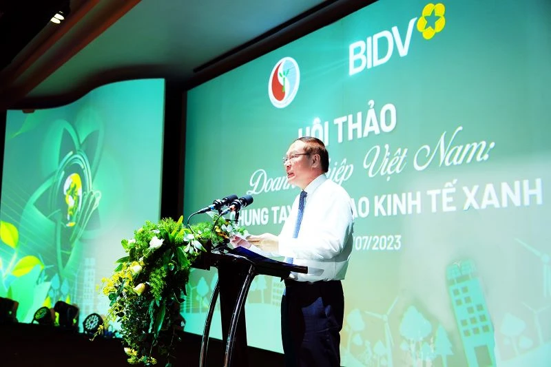 Thứ trưởng Bộ Tài nguyên và Môi trường Lê Công Thành phát biểu chỉ đạo tại Hội thảo.