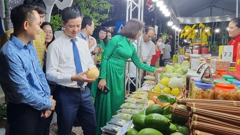 Nhiều mặt hàng trái cây, nông sản đặc trưng được giới thiệu tại Tuần hàng.