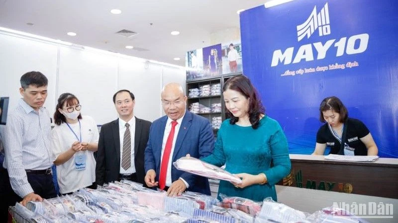 Ngày 19-21/10/2023, Sở Công thương Hà Nội sẽ tổ chức Hội chợ sản phẩm công nghiệp chủ lực thành phố Hà Nội năm 2023.