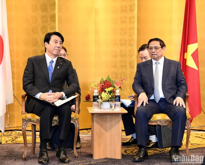 Thủ tướng Phạm Minh Chính tiếp Bộ trưởng Kinh tế, Thương mại và Công nghiệp Nhật Bản (METI) Ken Saito.