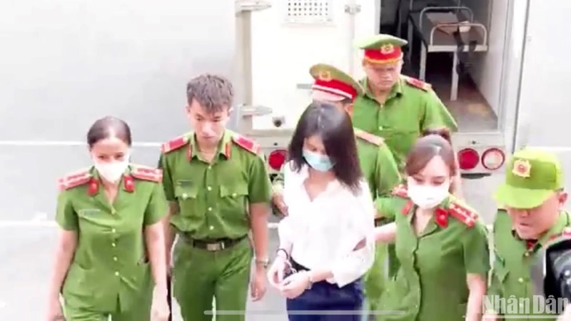 Ngọc Trinh ra tòa xét xử ngày 2/2.