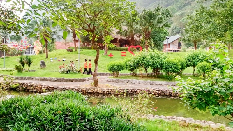 Cảnh quan Khu du lịch sinh thái suối Mỏ Gà-hang Phượng Hoàng được chỉnh trang trước mùa du lịch năm nay.
