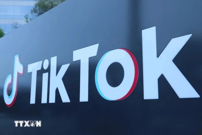 Biểu tượng mạng xã hội TikTok tại một văn phòng ở Los Angeles, Mỹ. 