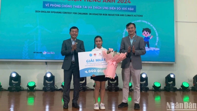 Thí sinh Đinh Gia Hân đến từ tỉnh Thái Bình, đạt giải Nhất Cuộc thi “Hùng biện tiếng Anh cho trẻ em về phòng, chống thiên tai và thích ứng biến đổi khí hậu 2024”.