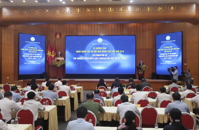Toàn cảnh lễ phát động.