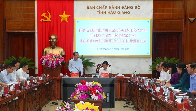 Quang cảnh buổi làm việc.