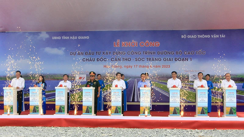 Nghi thức phát lệnh khởi công tại Hậu Giang