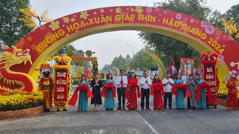 Cắt băng khai mạc Đường hoa Xuân Giáp Thìn – Hậu Giang 2024.