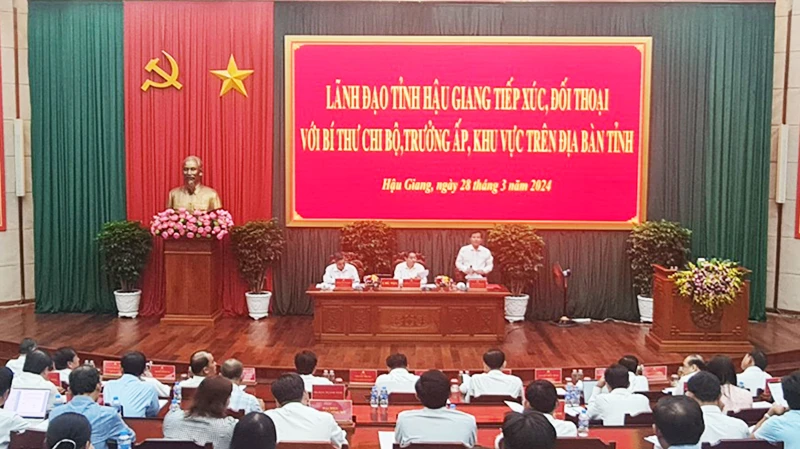 Quang cảnh buổi tiếp xúc, đối thoại.