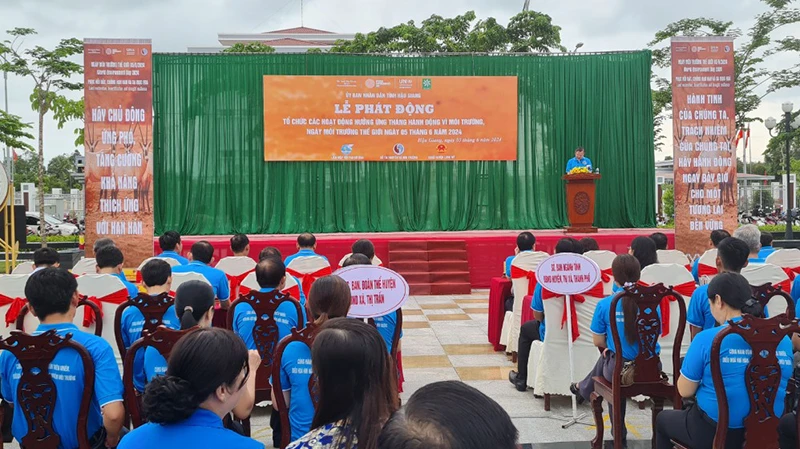 Quang cảnh lễ phát động.