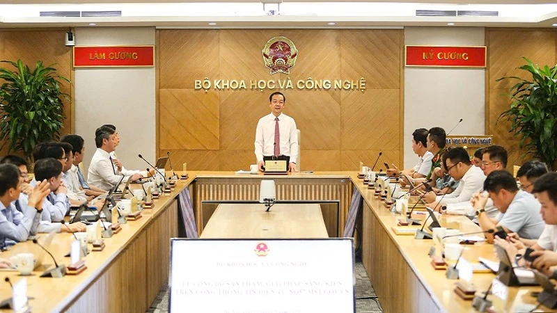 Thứ trưởng Khoa học và Công nghệ Phạm Đức Long chủ trì sự kiện công bố sản phẩm dịch vụ cổng thông tin Nghị quyết 57.