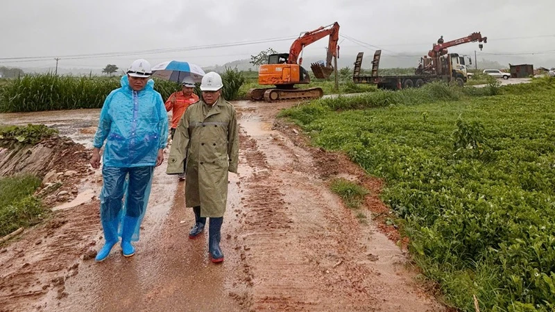 Lãnh đạo EVN kiểm tra công tác phòng, chống mưa lũ tại công trường đường dây 500kV Lào Cai-Vĩnh Yên, sáng 23/5.