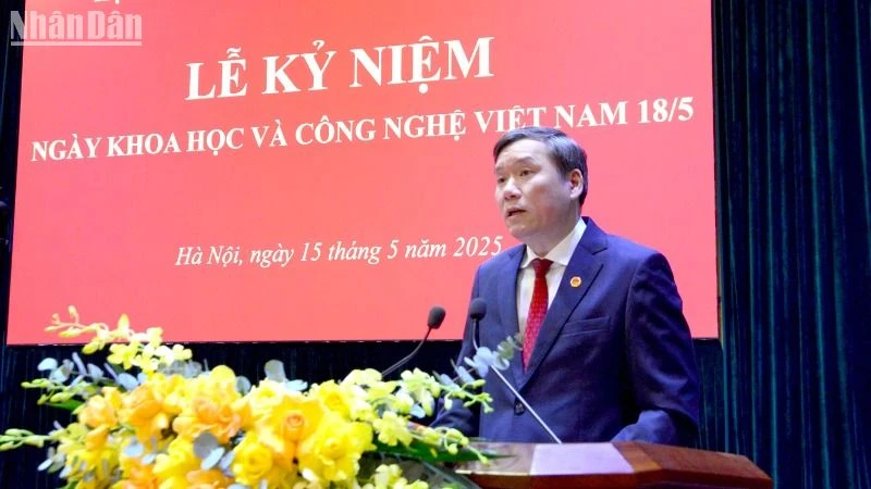 Giáo sư, Tiến sĩ Lê Văn Lợi, Phó Giám đốc Học viện Chính trị quốc gia Hồ Chí Minh phát biểu tại lễ kỷ niệm. (Ảnh: PHẠM CƯỜNG)