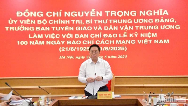 Trưởng Ban Tuyên giáo và Dân vận Trung ương Nguyễn Trọng Nghĩa phát biểu tại buổi làm việc. (Ảnh: PHẠM CƯỜNG) 