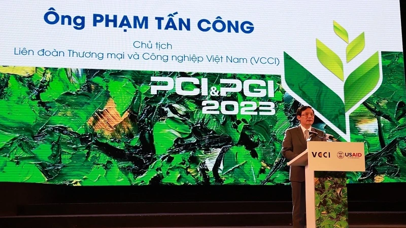 Chủ tịch VCCI Phạm Tấn Công phát biểu tại buổi lễ.