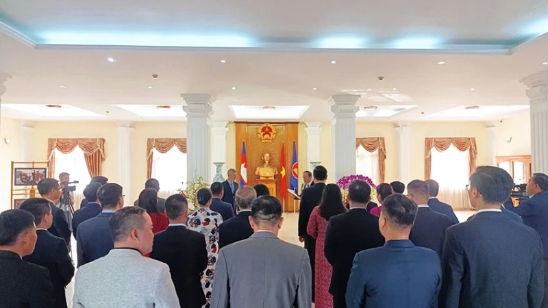 Lễ kỷ niệm 95 năm Ngày thành lập Đảng Cộng sản Việt Nam tại Đại sứ quán Việt Nam ở thủ đô Phnom Penh, Vương quốc Campuchia. (Ảnh: NGUYỄN HIỆP)