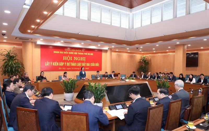 Quang cảnh Hội nghị lấy ý kiến góp ý Dự thảo Luật Đất đai (sửa đổi).