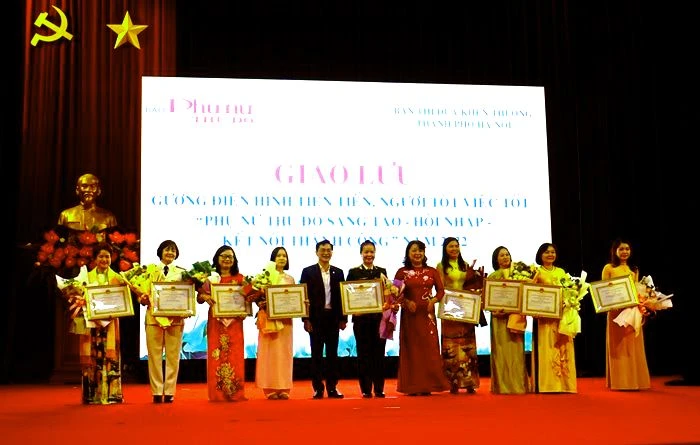 Phụ nữ Thủ đô tôn vinh các gương điển hình tiên tiến Người tốt, việc tốt năm 2022.