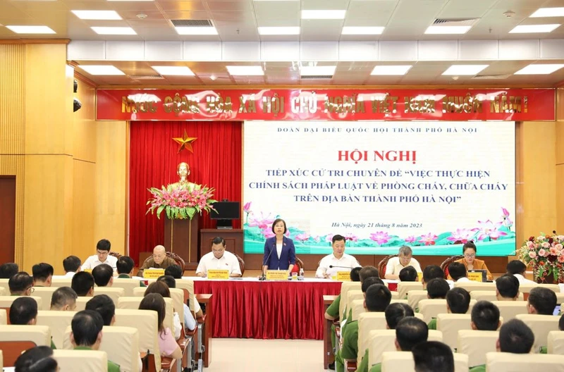 Toàn cảnh hội nghị tiếp xúc cử tri chuyên đề.