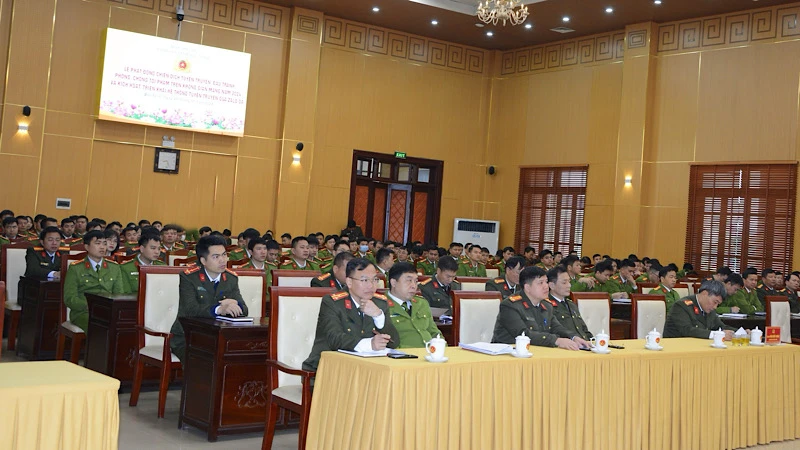 Các đại biểu tham dự Lễ phát động chiến dịch tuyên truyền, đấu tranh, phòng chống tội phạm trên không gian mạng.