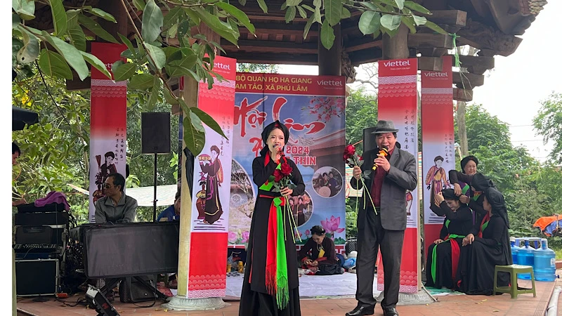Mỗi năm, hội Lim đón hàng chục nghìn du khách đến trẩy hội, giao lưu và thưởng thức các làn điệu dân ca quan họ.