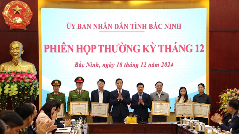 Tỉnh Bắc Ninh kịp thời khen thưởng, động viên các tập thể, cá nhân trong công tác xử lý ô nhiễm môi trường trên địa bàn.