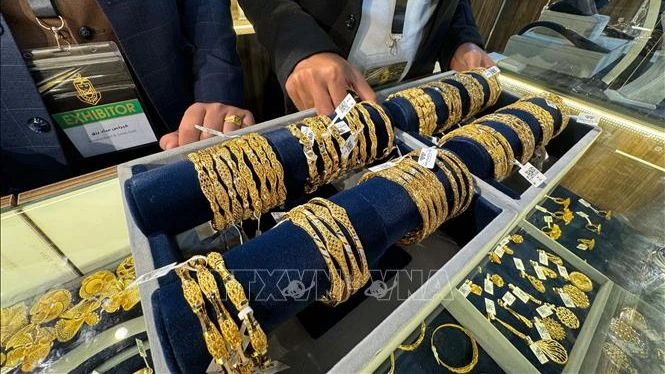 Trang sức vàng được trưng bày tại triển lãm ở Cairo, Ai Cập, (Ảnh: THX/TTXVN)