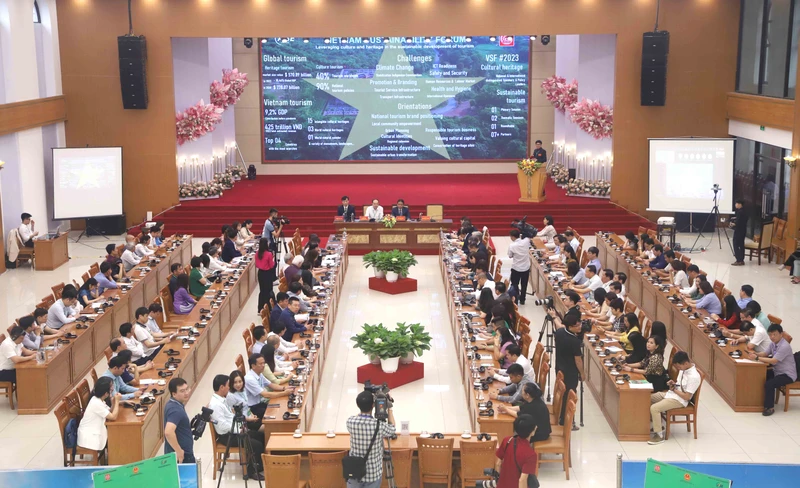 Quang cảnh buổi hội thảo.
