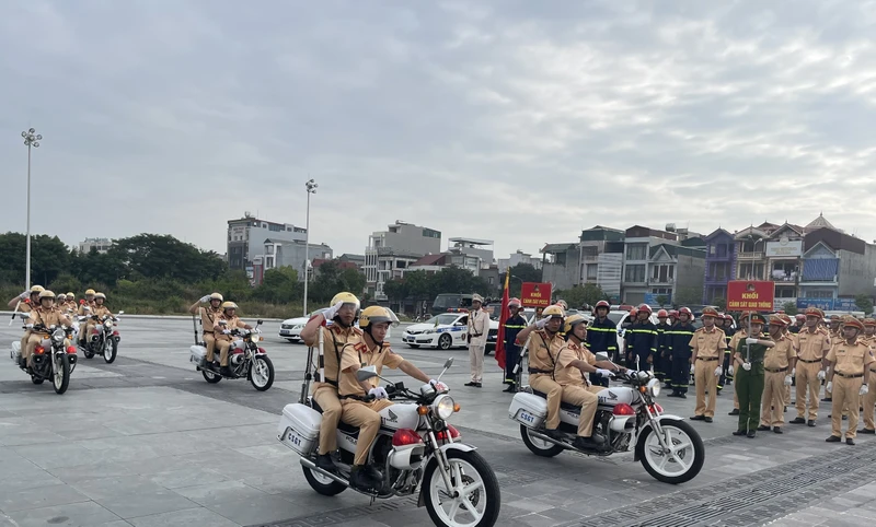 Lực lượng Cảnh sát giao thông Công an tỉnh Hải Dương ra quân bảo đảm an toàn trật tự giao thông.