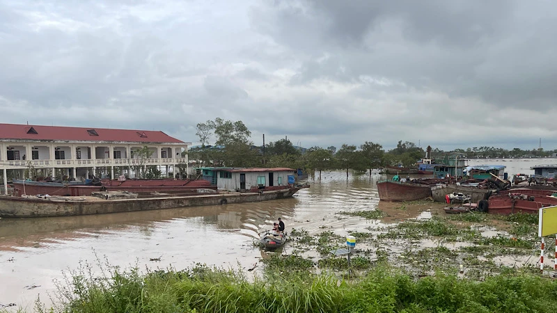 Mực nước trên hệ thống sông Thái Bình, sông Luộc ở Hải Dương đang ở mức báo động 2.