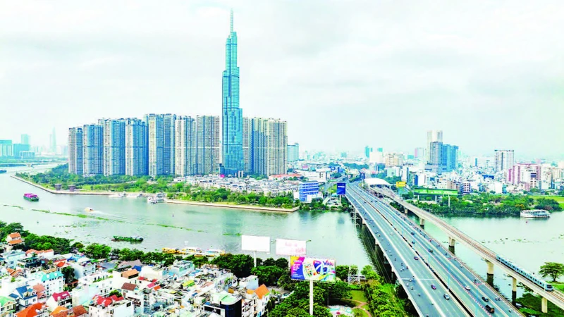 Một góc đô thị Thành phố Hồ Chí Minh. (Ảnh THÀNH ĐẠT)