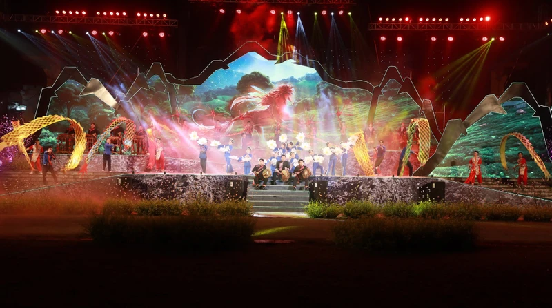 Lễ khai mạc Festival "Cao nguyên trắng Bắc Hà" tối 8/3.