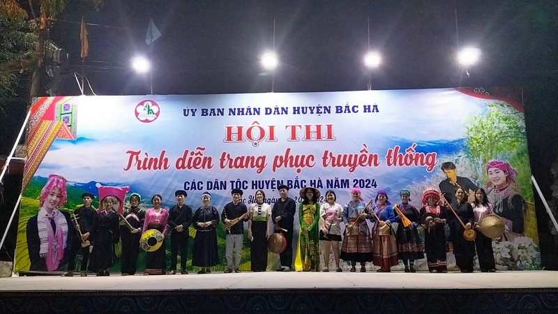 Hội thi được tổ chức tại sân khấu chợ đêm thị trấn Bắc Hà (Lào Cai) trong 2 ngày (19 và 20/4).
