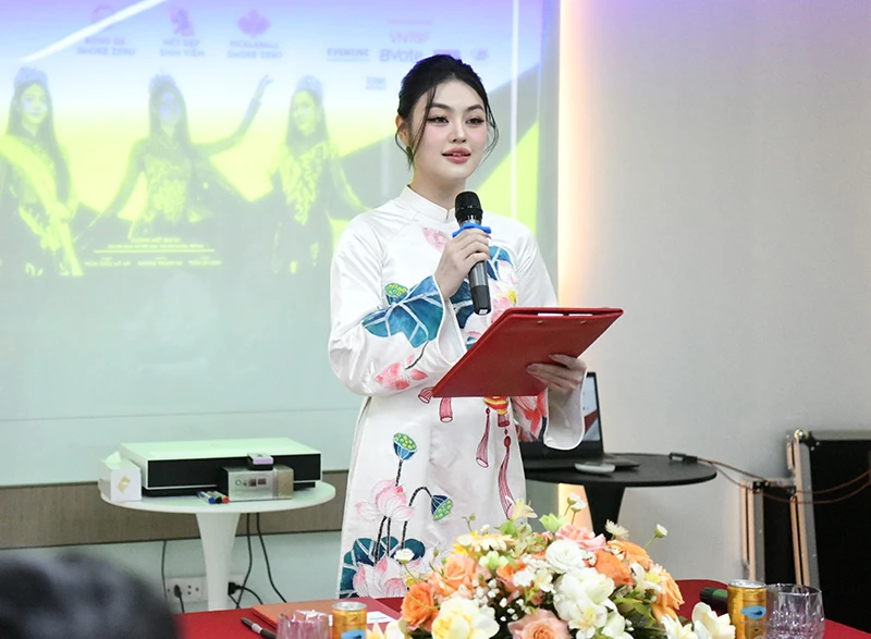 Á hậu Hoàn Cầu Việt Nam Dương Ngọc Ánh đồng hành hưởng ứng Ngày Thế giới không thuốc lá (31/5). (Ảnh: THẾ DƯƠNG)