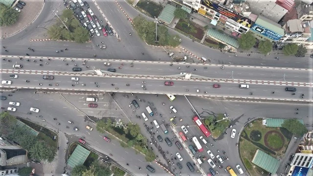 Giao thông tại nút giao Ngã Tư Sở trong sáng 9/1.
