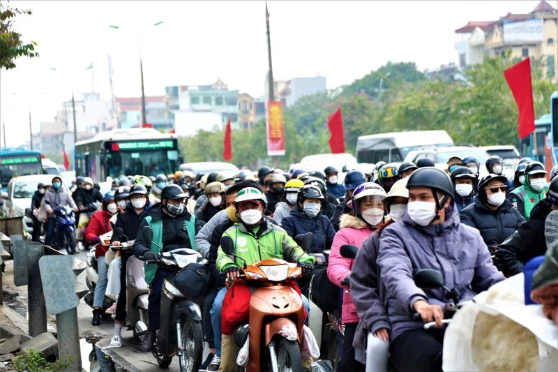 Lượng phương tiện tập trung đông trên tuyến từ Văn Điển đến đường Giải Phóng.