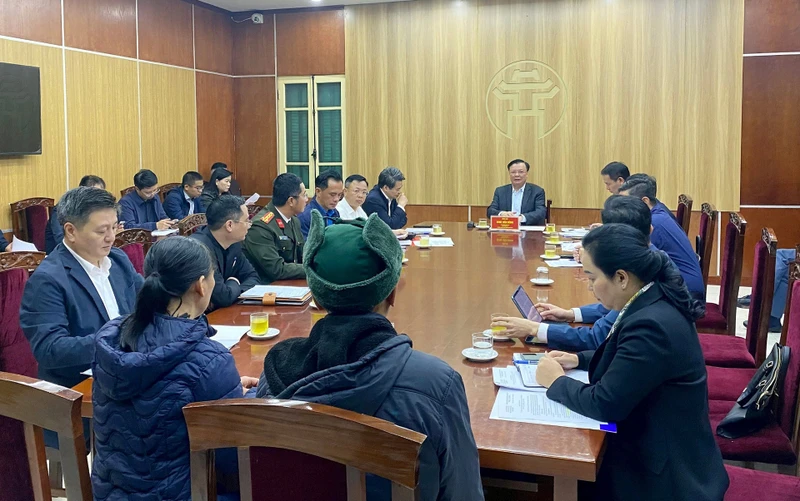 Quang cảnh buổi tiếp công dân của Bí thư Thành ủy Hà Nội Đinh Tiến Dũng.