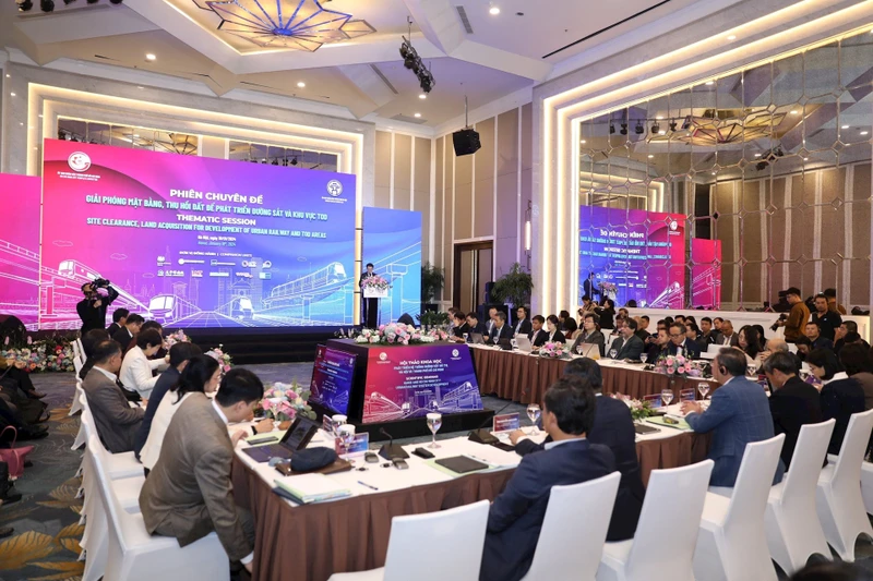 Quang cảnh hội thảo sáng 18/1.