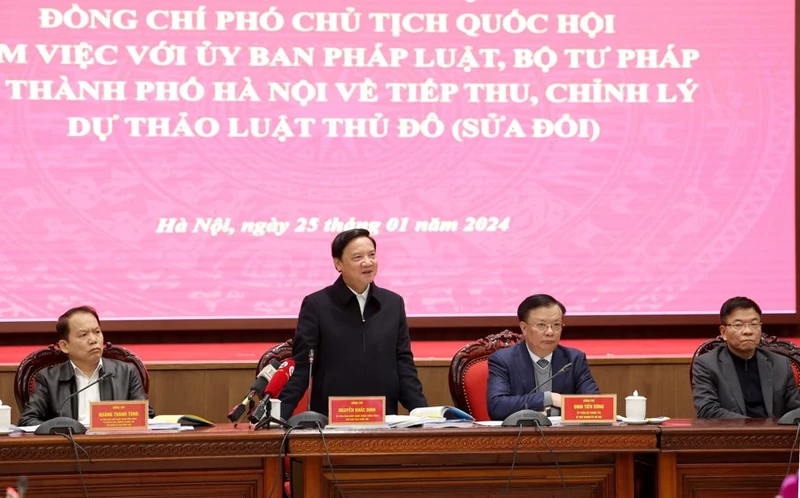 Phó Chủ tịch Quốc hội Nguyễn Khắc Định phát biểu tại buổi làm việc.