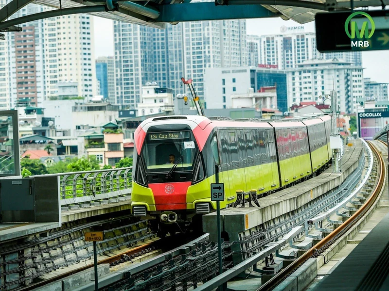 Tàu điện Nhổn-Ga Hà Nội bắt đầu vận hành thử đoạn trên cao. 