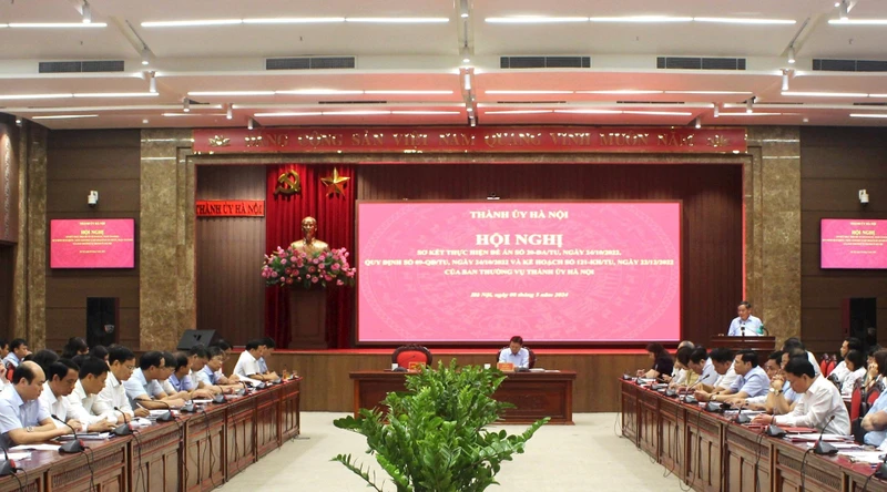 Quang cảnh hội nghị của Thành ủy Hà Nội ngày 8/5.