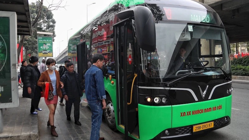 Xe buýt điện đang ngày càng được người dân sử dụng, đánh giá cao.