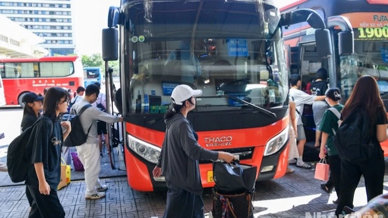 Các bến xe tại Hà Nội đã sẵn sàng các phương án phục vụ nhu cầu đi lại của người dân dịp 30/4.