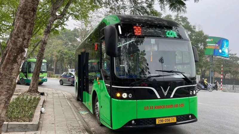 Tổng công ty Vận tải Hà Nội dự phòng hàng chục xe buýt để phục vụ người dân dịp 30/4 và 1/5.
