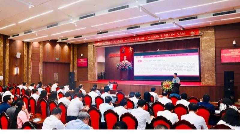 Quang cảnh hội nghị chiều 13/5.