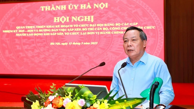 Phó Bí thư Thường trực Thành ủy Hà Nội Nguyễn Văn Phong phát biểu tại hội nghị chiều 13/5.