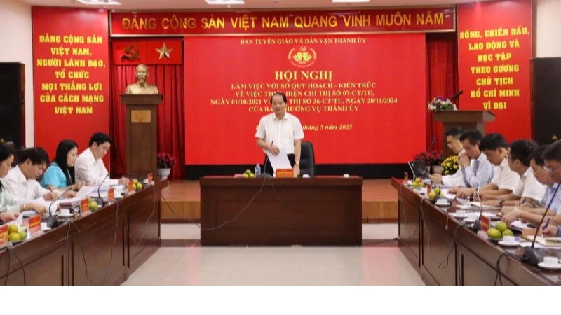 Quang cảnh buổi làm việc.