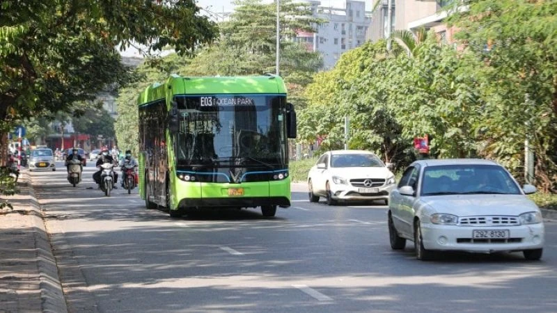 Hà Nội đang từng bước phát triển hệ thống xe buýt điện.
