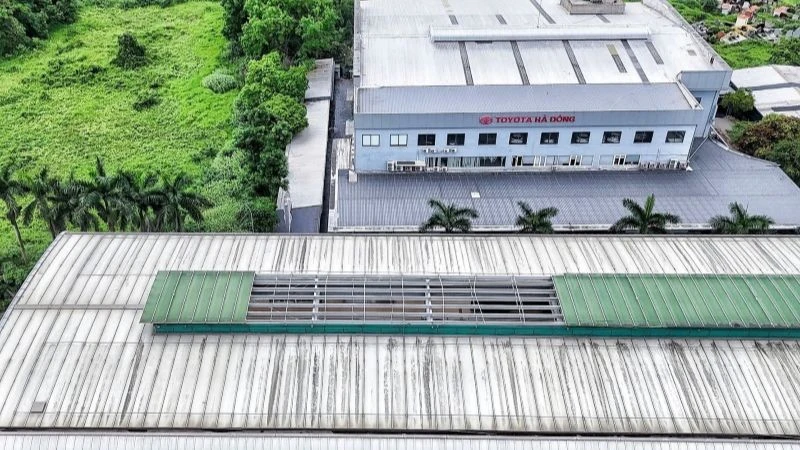Một phần mái ga Yên Nghĩa đã bị hư hỏng từ năm 2024.