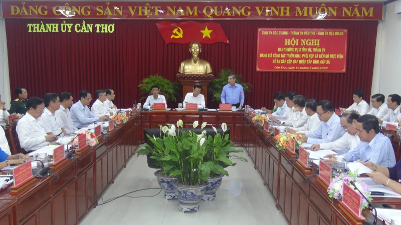 Ông Đồng Văn Thanh, Bí thư Tỉnh ủy Hậu Giang phát biểu tại Hội nghị.